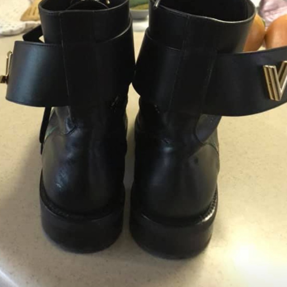 Limited Edition Black LV boots US 9.5 - Picture 4 of 6